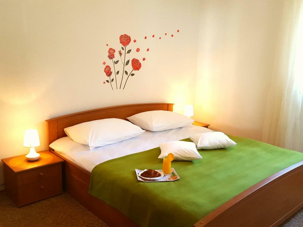 Apartmani Bezma Bol Bagian luar foto