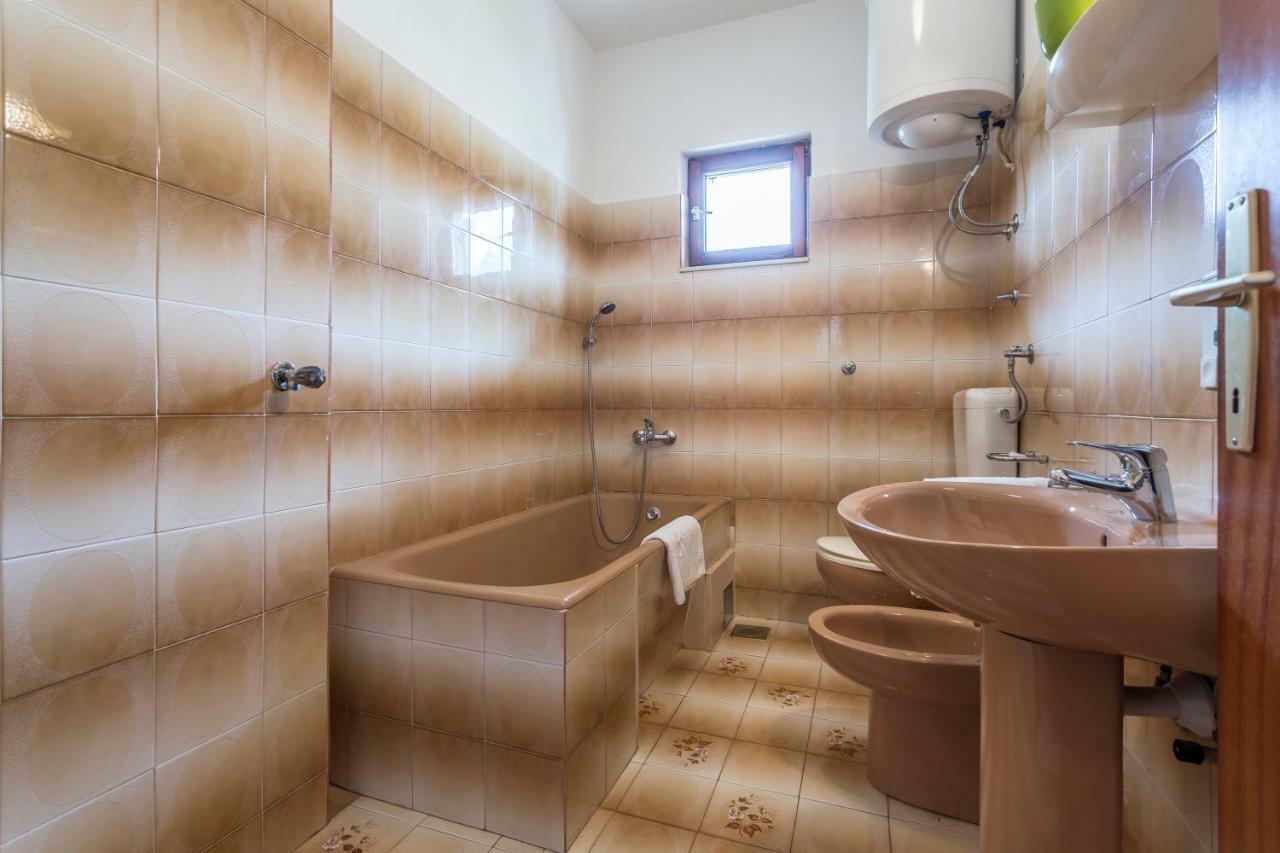 Apartmani Bezma Bol Bagian luar foto